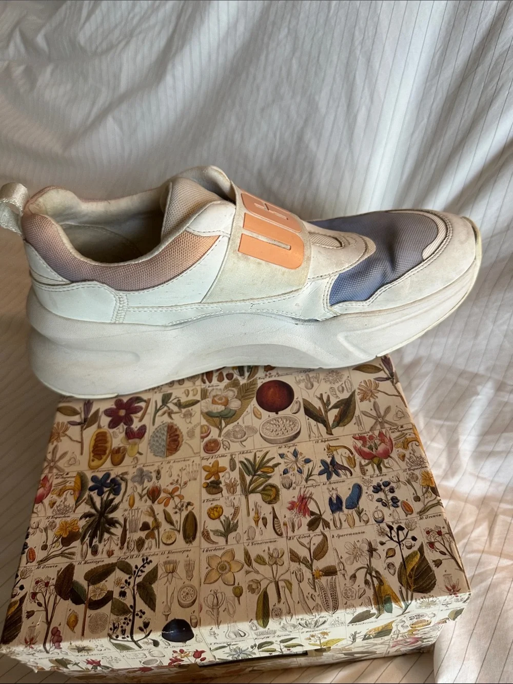 UGG - Women’s LA Flex Sneakers in Scallop Gradient - 8